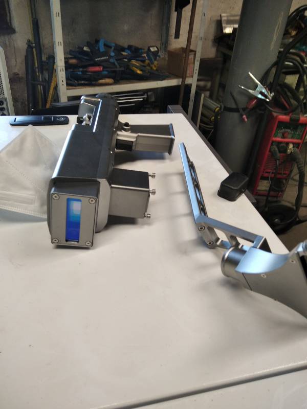 Laser decapare